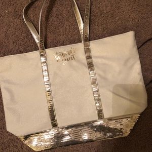 VS TOTE